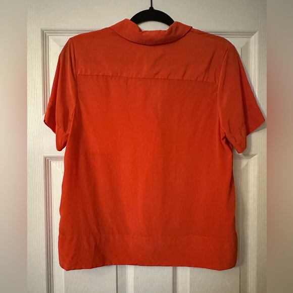 Everlane The Clean Silk Short Sleeve Button Down - Picture 4 of 8